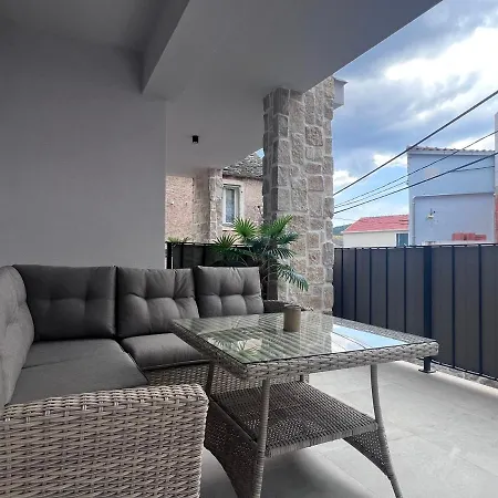 Azalea Dalmacija Luxury And Apartment Primosten