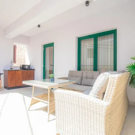 Azalea Dalmacija Luxury And