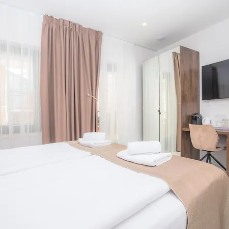 公寓 Azalea Dalmacija Luxury And 普利莫顿