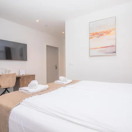 Azalea Dalmacija Luxury And 普利莫顿