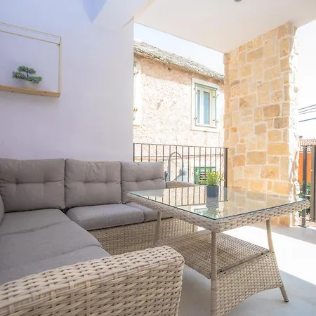 Azalea Dalmacija Luxury And Apartment