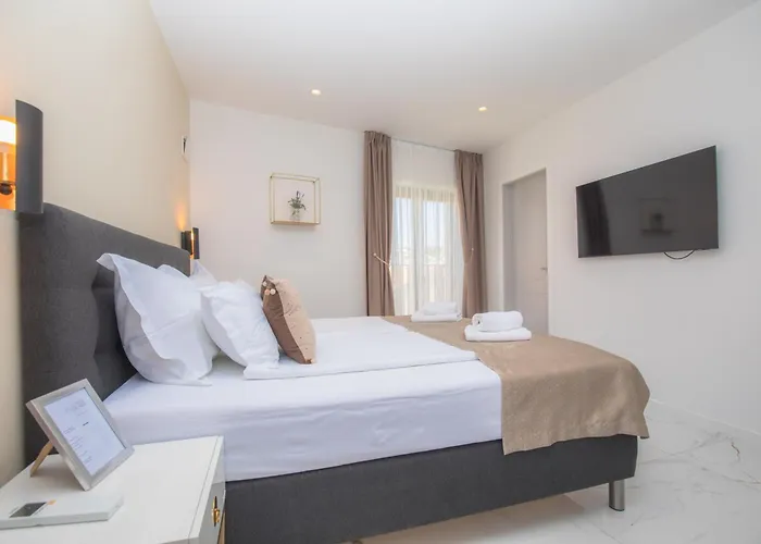 Azalea Dalmacija Luxury And Daire