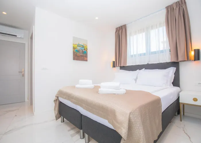 Azalea Dalmacija Luxury And Apartamento Primošten