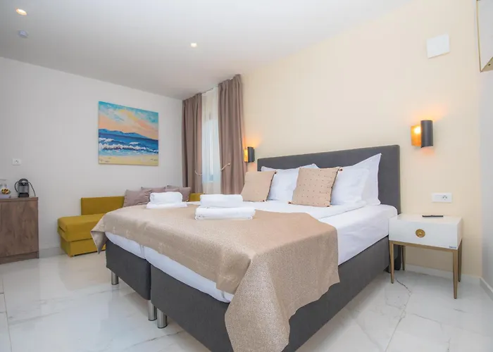 Azalea Dalmacija Luxury And *