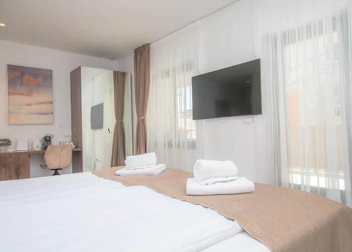 Azalea Dalmacija Luxury And *